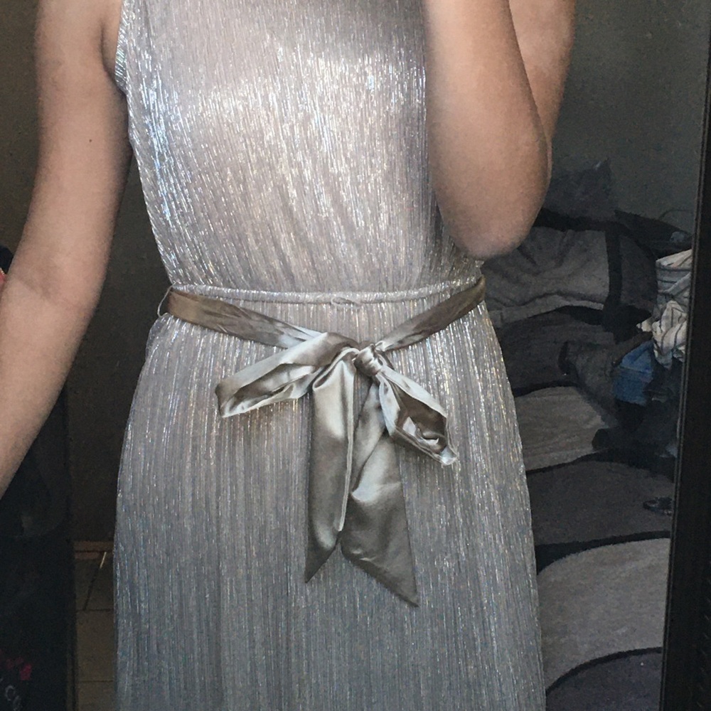 Dress - Picture 3 of 4
